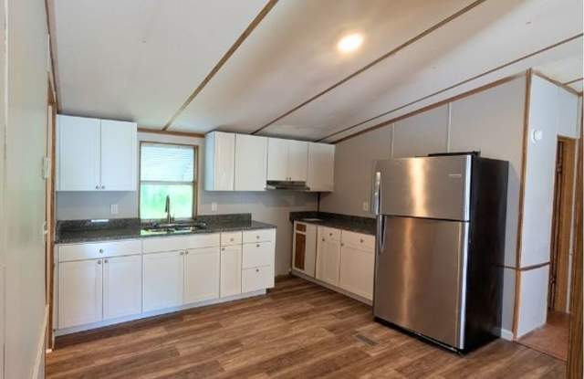 3 Bedroom 2 Bathroom Manufactured Home Rental Gallery 4