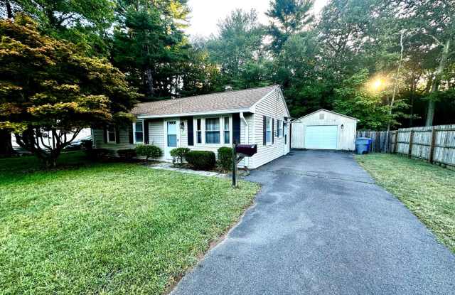 Spacious 3-Bed Home with Garage  Pet-Friendly Perks! photos photos