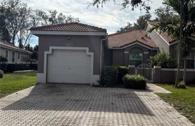 7420 S Aragon Blvd photos photos