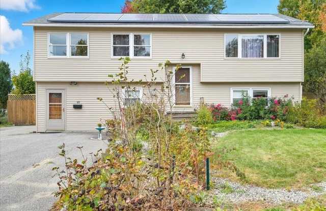 Gorgeous 5BR Home with Multi‑Level Living, Storage Loft, and 7 Parking Spaces Gallery 1