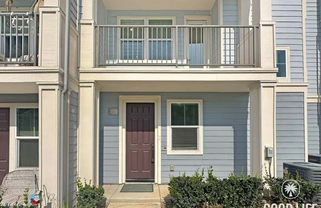 Beautiful 3B/3BA Townhome in Imperial Beach w/ 2-Car Garage  Community Pool! photos photos