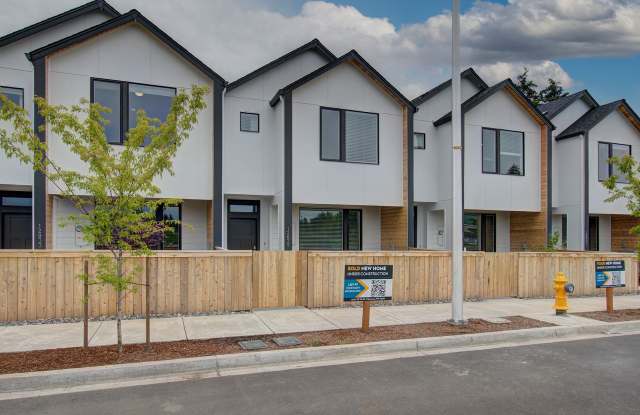 Beautiful Townhouse with Easy Access to Everything! photos photos