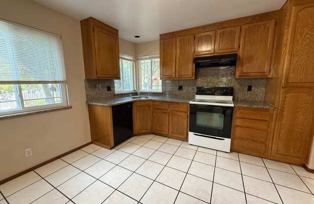 Single Family Home in Wonderful Castro Valley Height Neighborhood Gallery 3