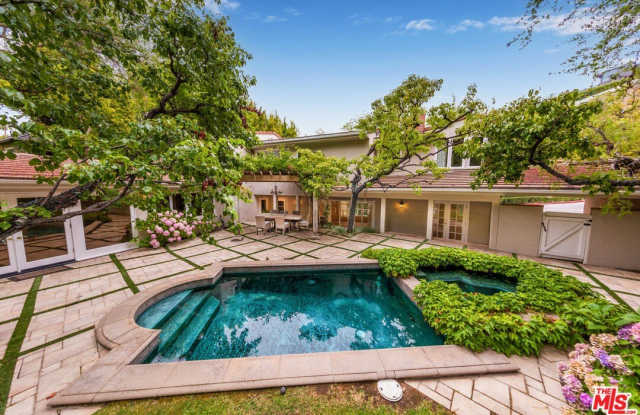 1290 Sunset Plaza Dr photos photos