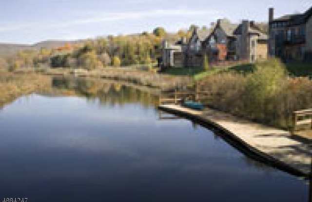 8-22 MAPLE CRES Gallery 3