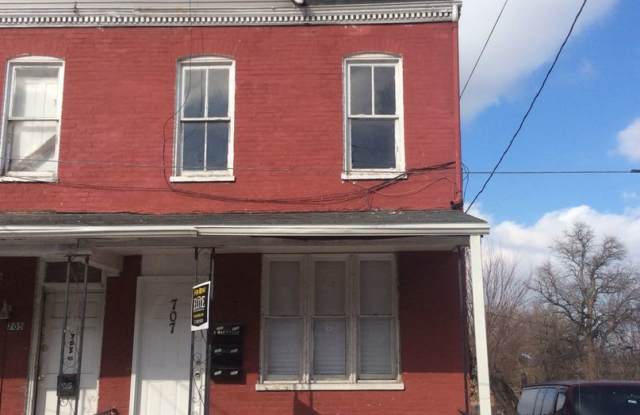 2 Bedroom on 2nd/3rd Floor-East End of York City photos photos