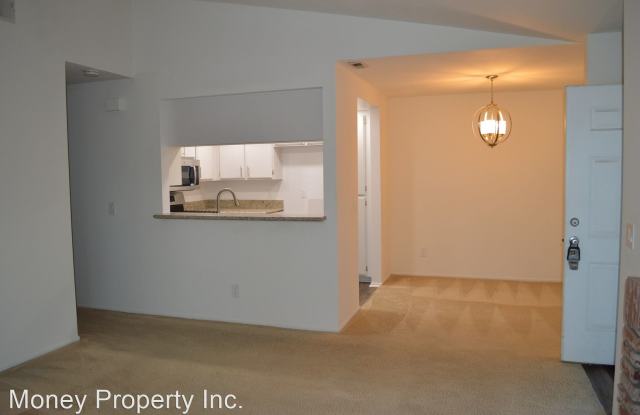 2055 Lakeridge Circle, Unit 203 Gallery 2