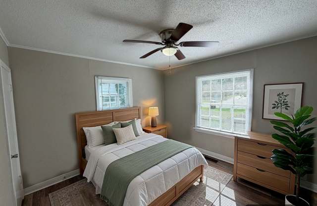 2414 Franklin Street  | 3 Bedrooms  |  1.5 Bathrooms   1/2 Off First Month's Rent!!! Gallery 4