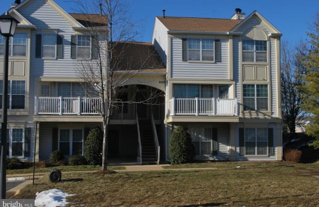 8200 Crossbrook Ct Unit 201 - 8200 Crossbrook Court, Laurel Hill, VA 22079