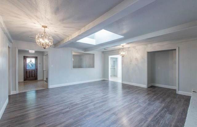 1141 Grove Drive Gallery 3
