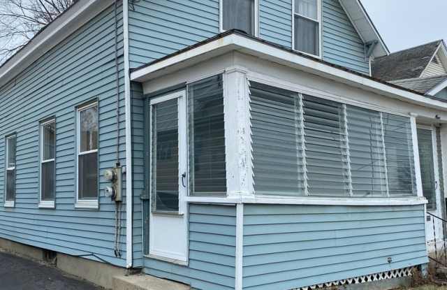 3 Bedroom 2 Bath Home with HEAT INCLUDED! Gallery 4