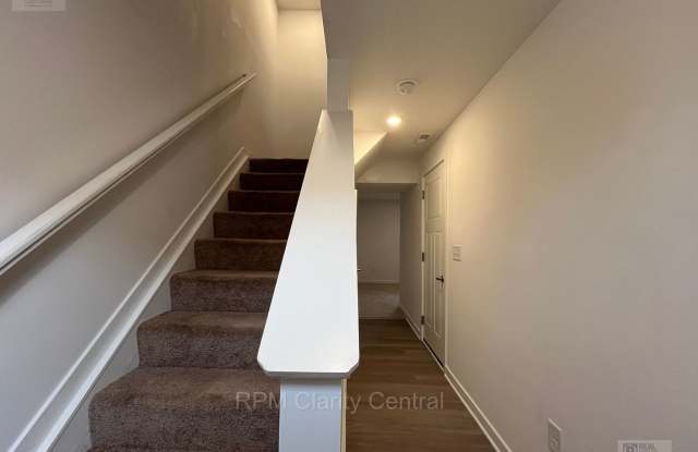 Beautiful 3-Bedroom Townhome with 2-Car Garage in Willow Reserve! Gallery 3