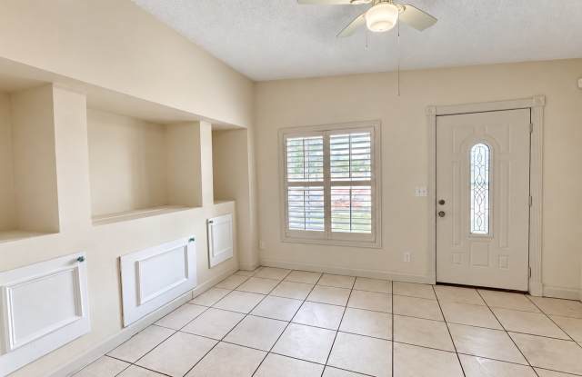 CHARMING 3-BEDROOM NORTHSIDE HOME WITH FENCED BACKYARD & BUILT-IN STORAGE Gallery 4