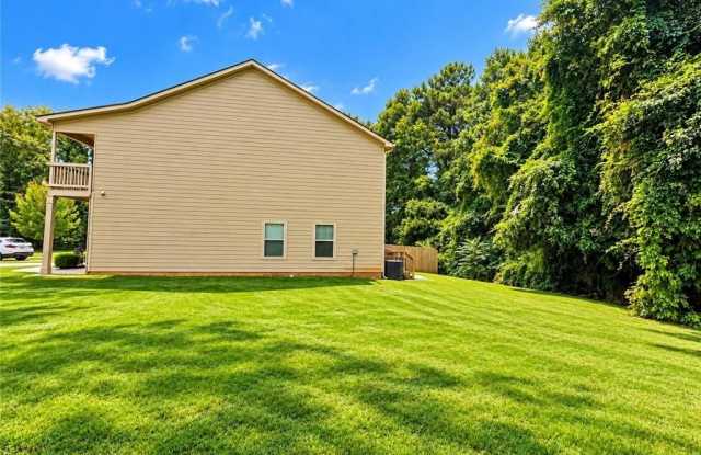 2557 Castellan Drive Gallery 2