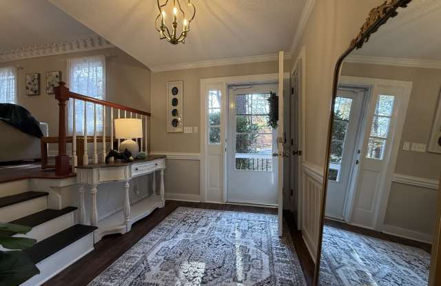 505 Westbrook Dr Gallery 3