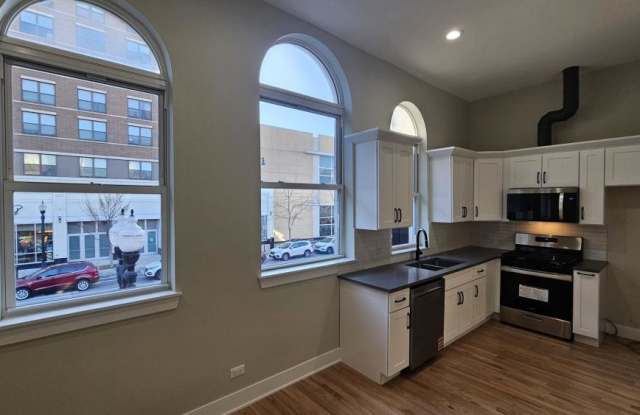 4437 N Broadway Street photos photos