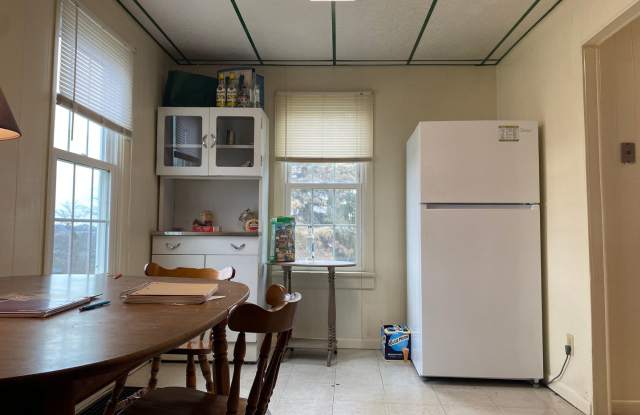 Downtown- 3 bedroom House- Available June 2nd, 2027! Gallery 4