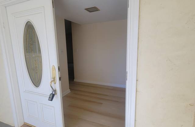 2117 Samson Avenue Gallery 3