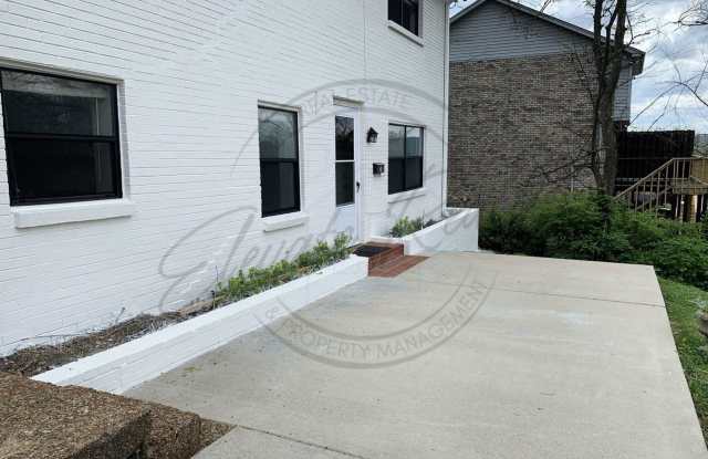 ONE MONTH FREE RENT: Spacious 3BR/1BA Lower-Level Apartment with Lake Views – 1170 Sq Ft! Gallery 1