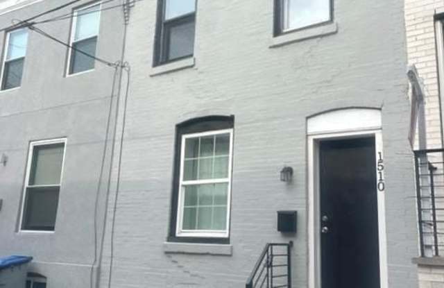 1510 S LECOUNT STREET Gallery 1
