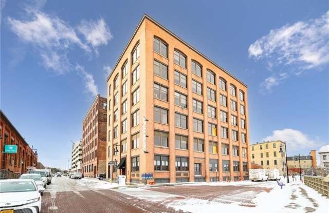 64 Commercial Street Gallery 1