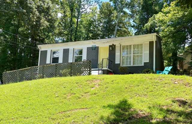 Cute House, Fenced Yard in in Thomasville Heights photos photos