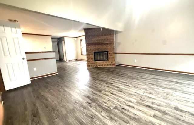 4230 Cedartree Dr Gallery 2