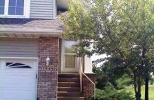 FALL 2026!!! 3-bedroom, 2.5-bath town-home minutes from UIHC - 1449 McKinley Place, Iowa City, IA 52246