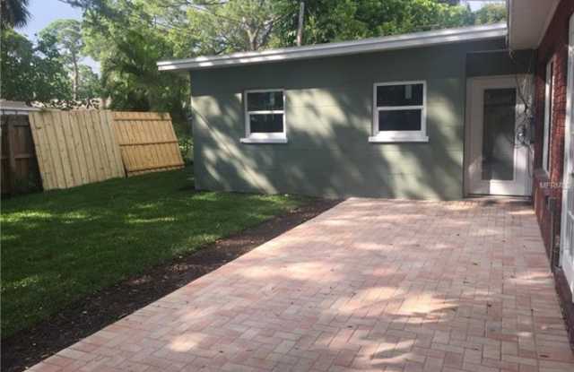 1570 Robinson Drive North Gallery 3