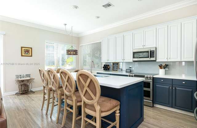 208 SE 15th Street, Dania Beach, FL 33004 - 208 Southeast 15th Street, Dania Beach, FL 33004