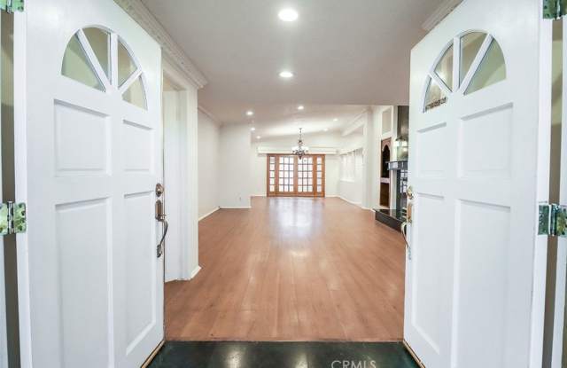 8501 Enfield Avenue photos photos