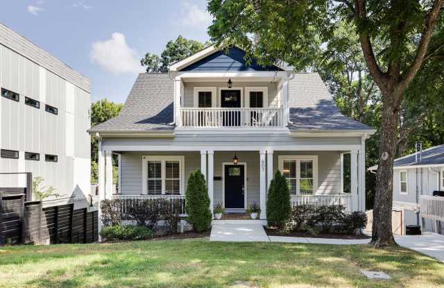 Spacious Beautiful 5 Bedrooms House with a Fenced-In Backyard photos photos Spacious Beautiful 5 Bedrooms House with a Fenced-In Backyard photos photos