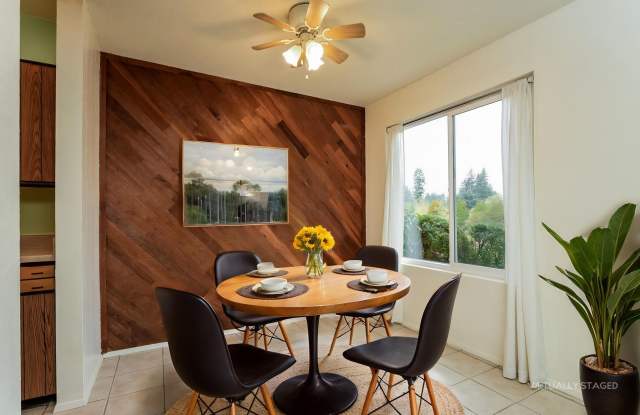 2 Bedroom 2 Bathroom Sits Right on the Shore of Lake Beverly photos photos 2 Bedroom 2 Bathroom Sits Right on the Shore of Lake Beverly photos photos