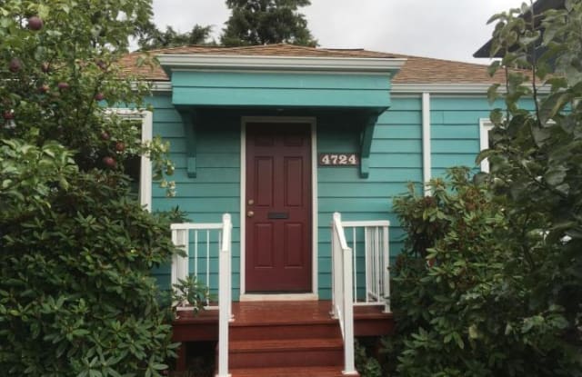 4724 University View Pl NE - 4724 University View Place Northeast, Seattle, WA 98105
