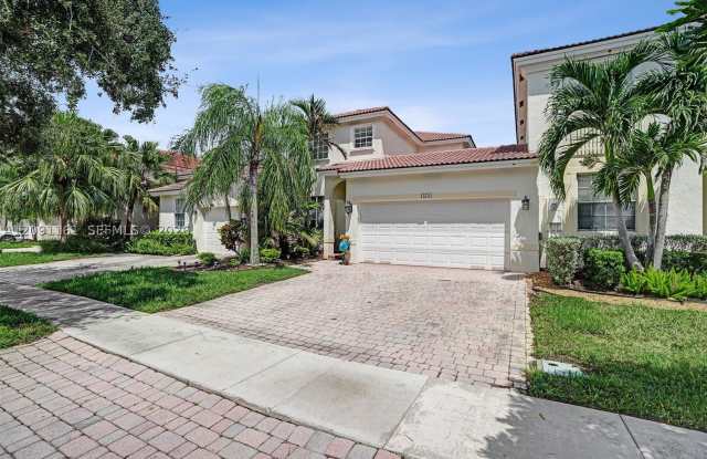 18781 SW 28th Ct Gallery 3