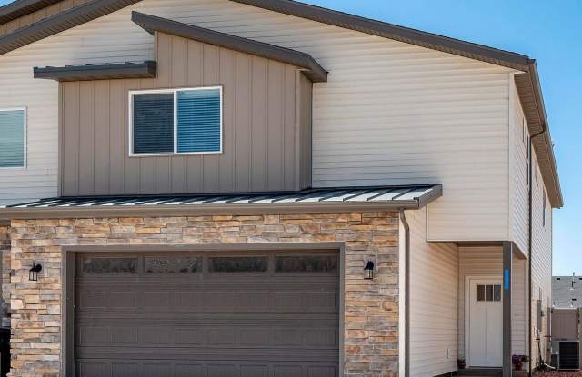 Looks Almost Brand New Townhome! Available Now! Gallery 1