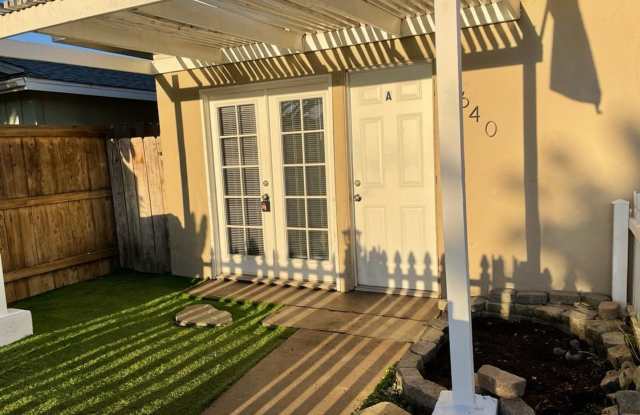 3 BD 1 BA- 1/2 duplex 6 Blocks From Beach Fenced Front  Backyard - 1640 South Tremont Street, Oceanside, CA 92054