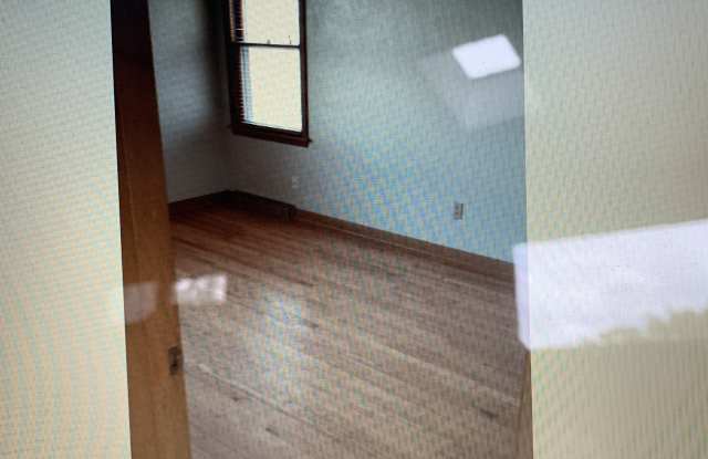 2216 East Locust Street Gallery 3