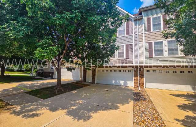 Price reduction!! 2-Bedroom, 2.5-Bath Urbandale Townhome with Attached 2-Car Garage photos photos