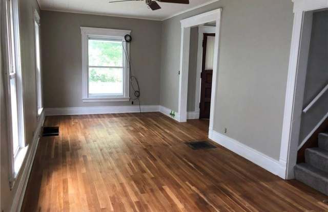 139 Strong Avenue Gallery 2