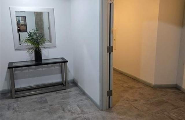 115 W Peachtree Place NW Gallery 3