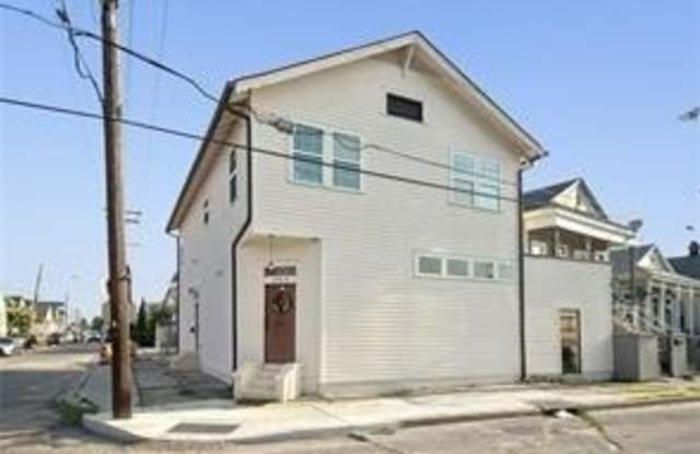 2705 AMELIA Street photos photos