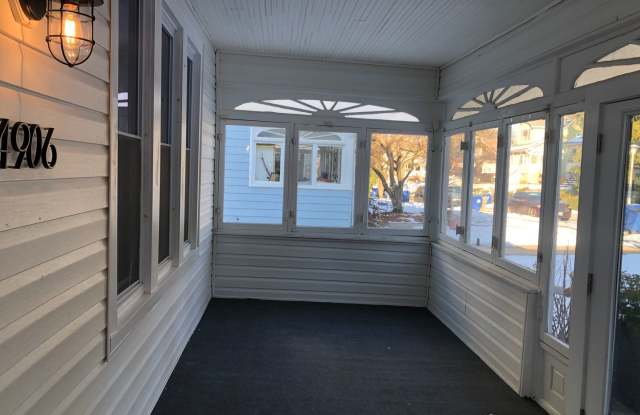 Charming 4 Bedroom 2.5 Bath single family home Gallery 4