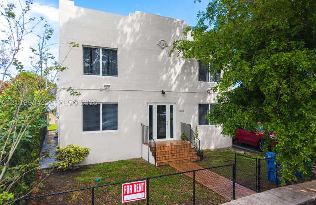 1853 SW 17th St Gallery 1