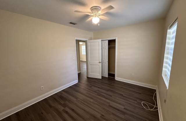 2851 Dellwood Avenue Gallery 4