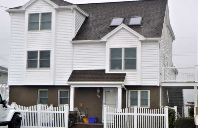 289 Portsmouth Avenue photos photos