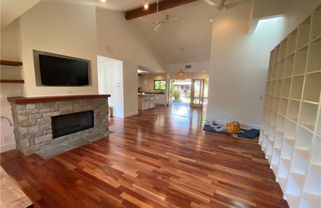 3304 Pacific Avenue Gallery 3