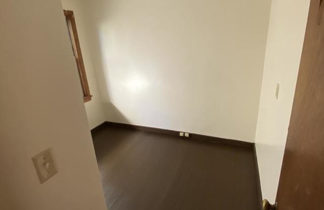 461 Walnut Street Gallery 3