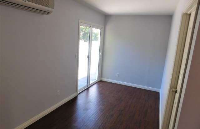 17231 Archwood Street Gallery 3