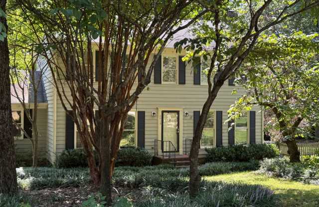 Well Maintained 3 Bedroom with Large Back Deck  Detached Garage! photos photos